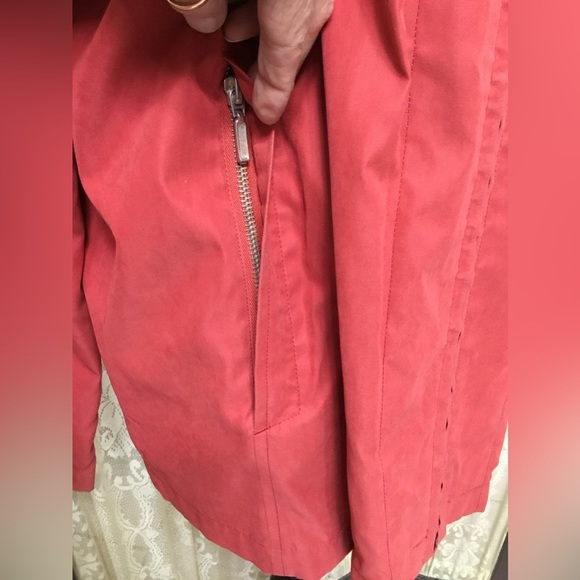 MISTY HARBOR HOODED RAIN JACKET - SZ SMALL - Picture 7 of 13